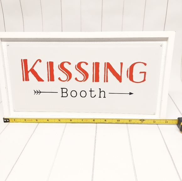 Valentines Day Kissing Booth Sign - Picture 8 of 9